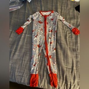 Super comfortable - Valentines Day onesies - 6-12 month
